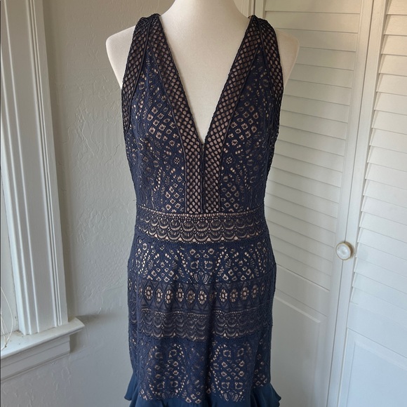 Tadashi Shoji Charlot Gown *NWT* - Picture 4 of 10